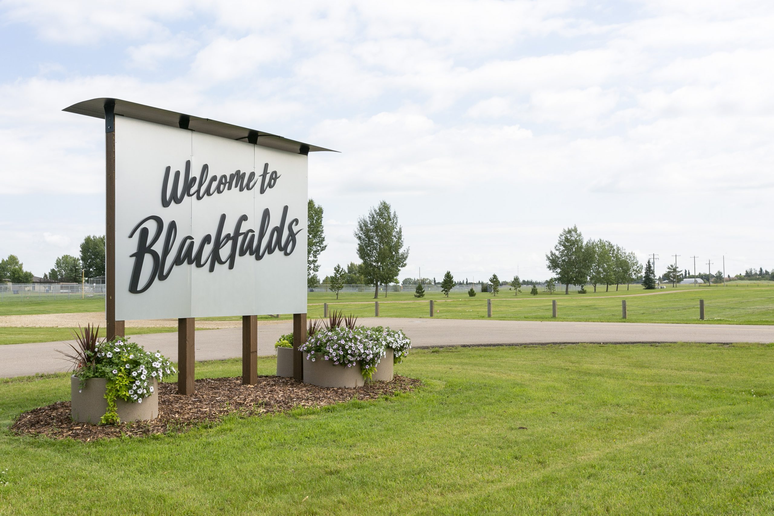 Welcome to blackfalds sign